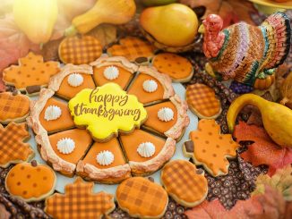 Thanksgiving Cookies Pumpkin Pie  - JillWellington / Pixabay